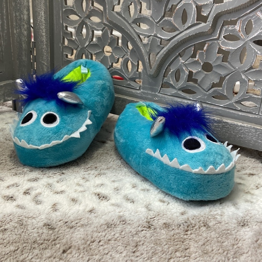 Magellan Outdoors cute monster kids slippers girls boys size 12 Halloween shoes